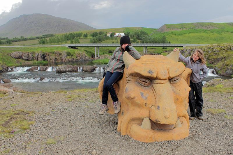 iceland098.JPG - Troll Waterfall