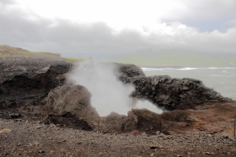 iceland198.JPG - Surroundings of Dyrhólaey