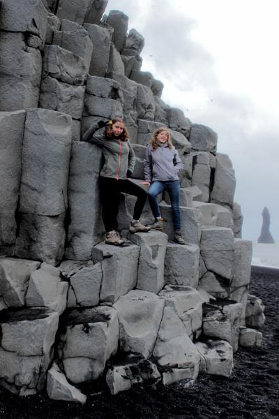 iceland205.JPG - Studlaberg basalt columns on Reynisfjara black sand beach near Vik