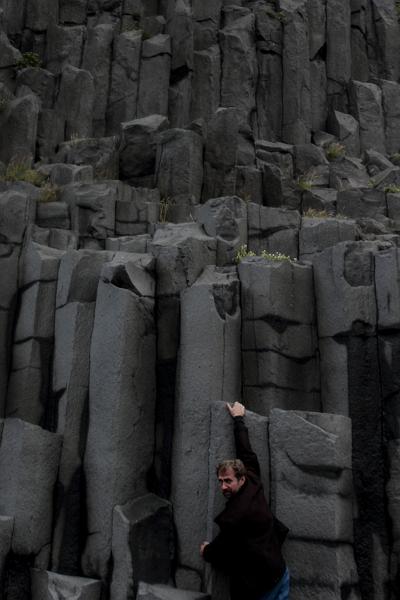 iceland207.JPG - Studlaberg basalt columns on Reynisfjara black sand beach near Vik