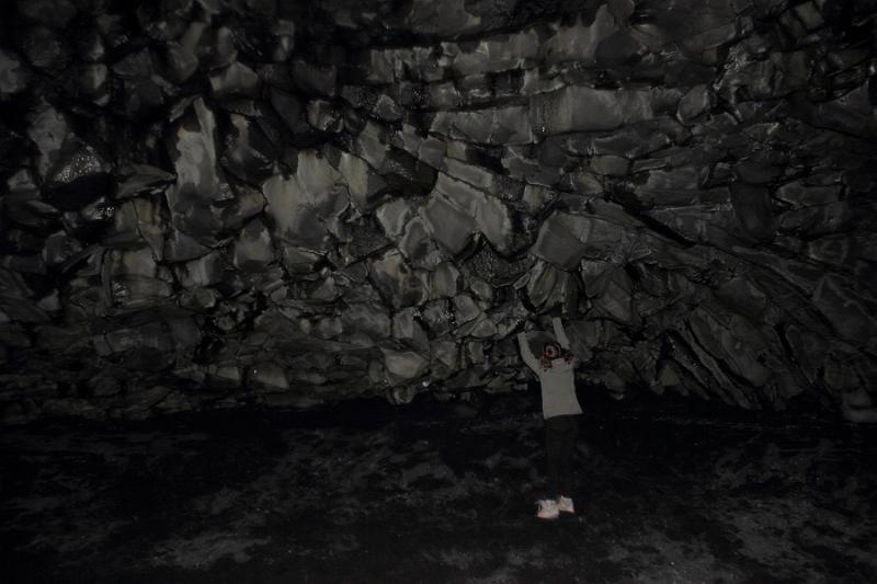 iceland208.JPG - Studlaberg basalt columns on Reynisfjara black sand beach near Vik
