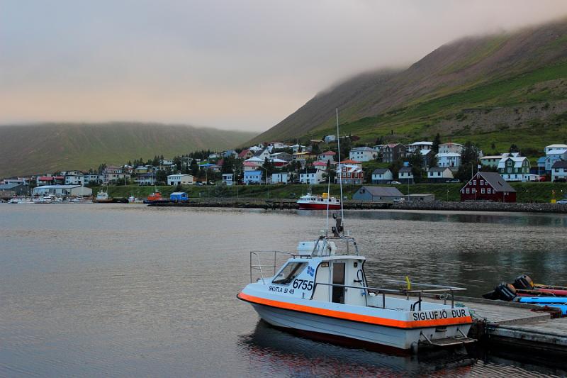 iceland560.JPG - Harbour of Akureyri 
