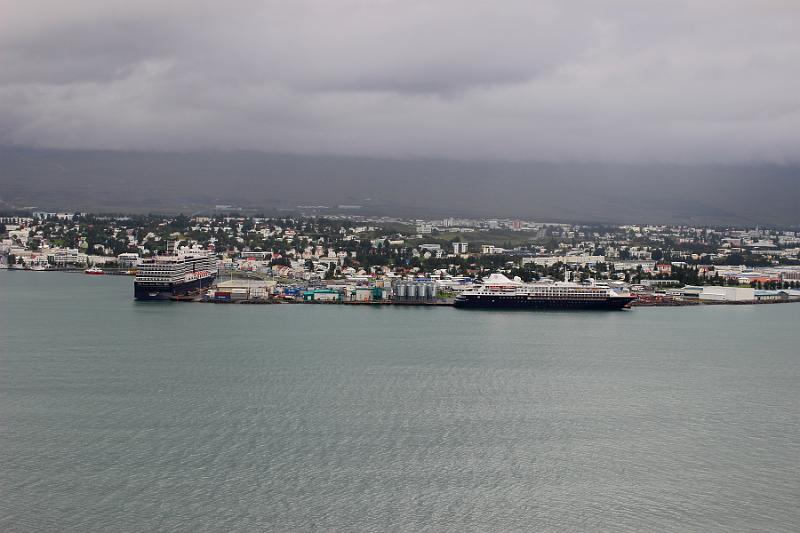 iceland561.JPG - Harbour of Akureyri 