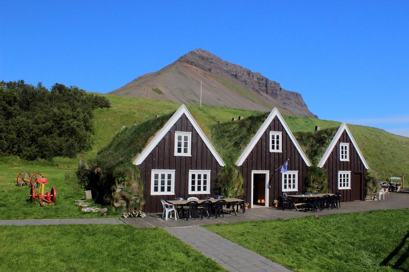 iceland708.JPG - Cafe on the road