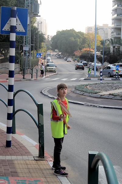 isr002.JPG - Street guards - safety on the roads