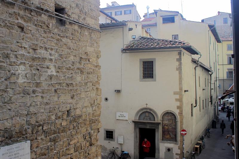 italy0220.JPG - View on a church from the Dante's House