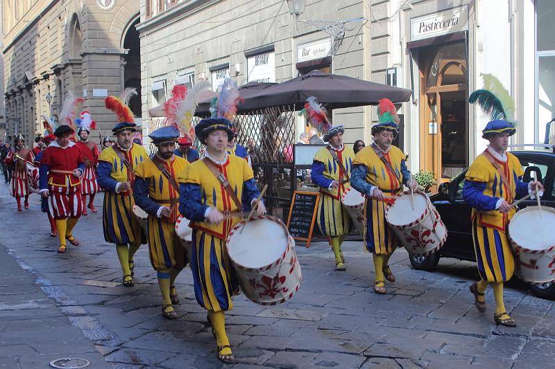 italy0241.JPG - Parade around New Market