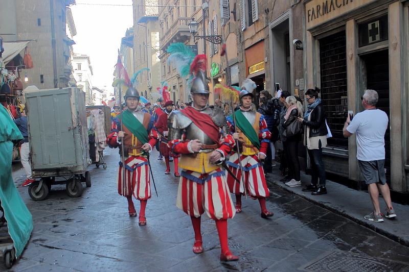 italy0243.JPG - Parade around New Market