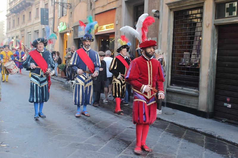 italy0244.JPG - Parade around New Market