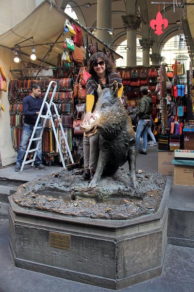 italy0246.JPG - Pig statue in the New Market 