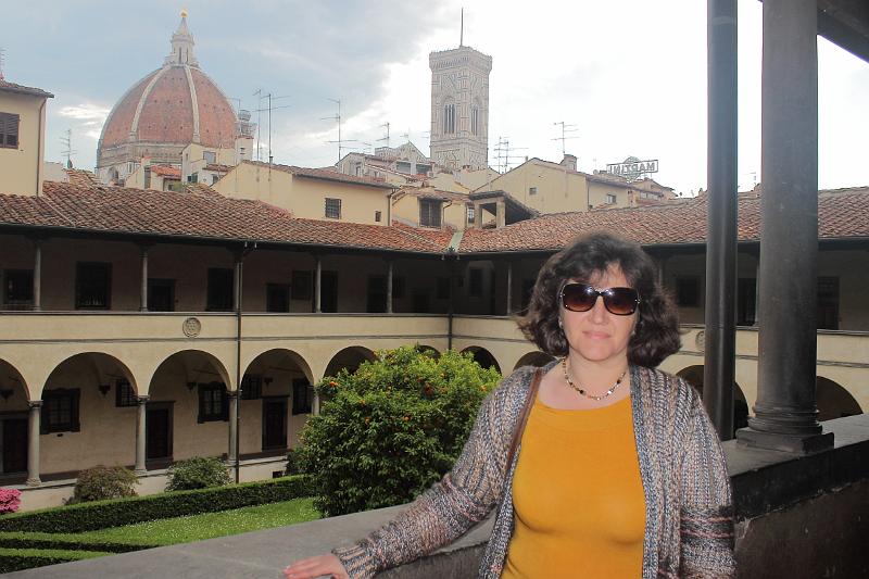 italy0260.JPG - In the Cloister of the Basilica di San Lorenzo