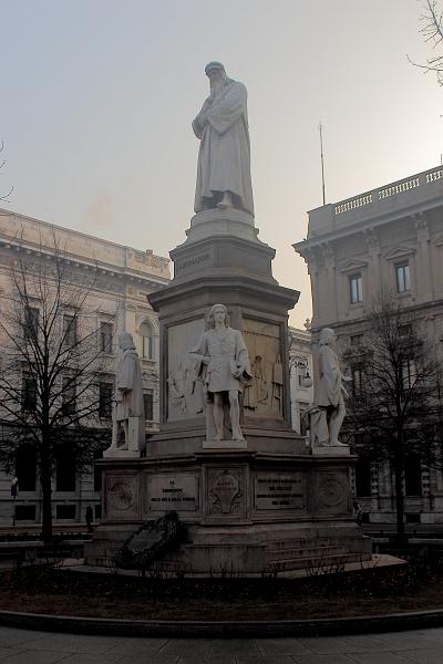italy0009.JPG - The Leonardo da Vinci statue, between the Victor Emmanuel Gallery and La Scala. 