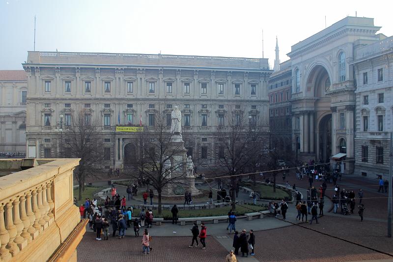 italy0025.JPG - La Scala Square