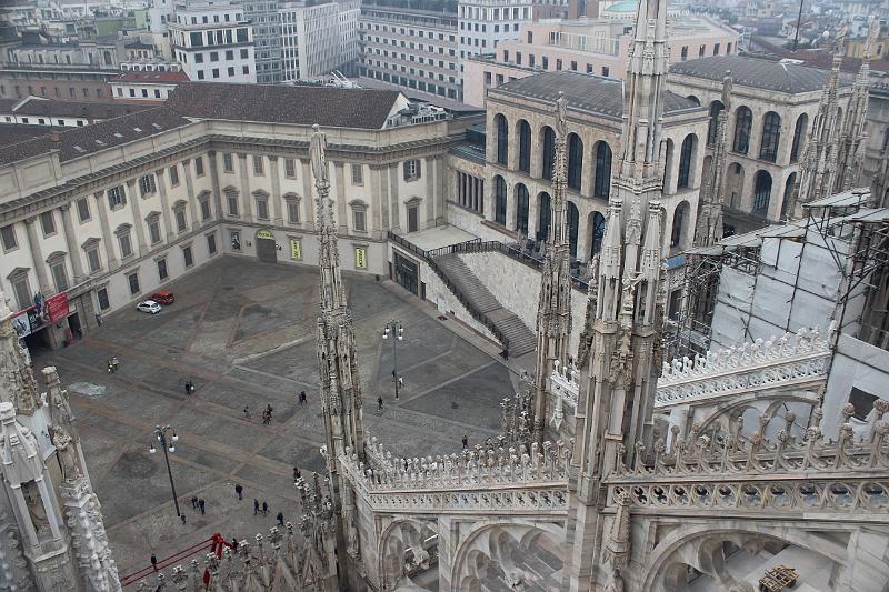 italy0044.JPG - View from the Roof of the Duomo di Milano