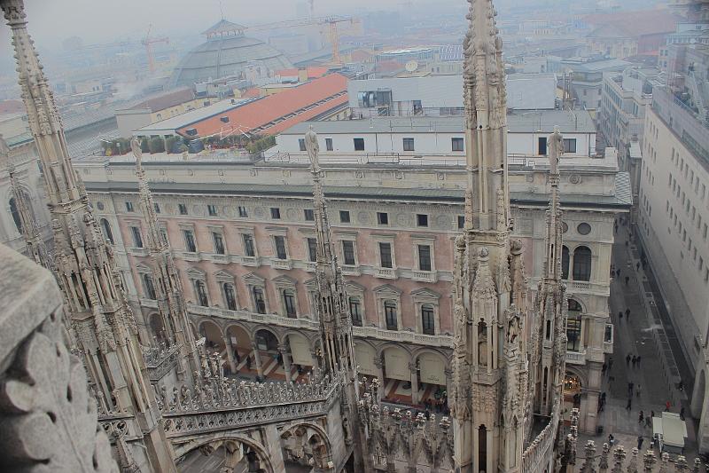italy0045.JPG - View from the Roof of the Duomo di Milano