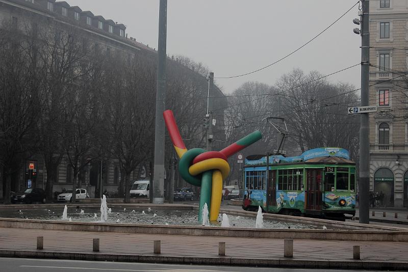 italy0075.JPG - Needle and Thread Sculpture