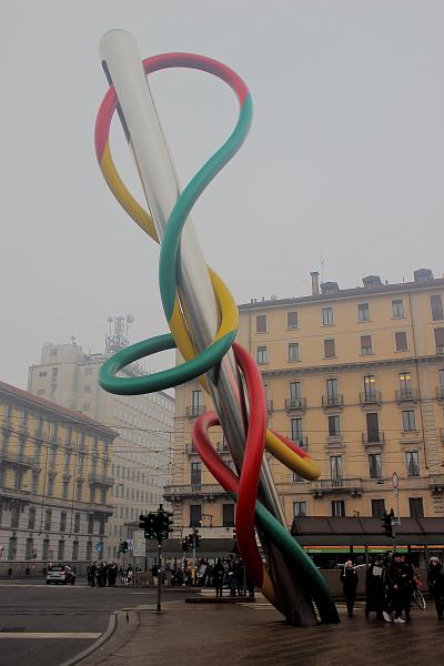 italy0076.JPG - Needle and Thread Sculpture