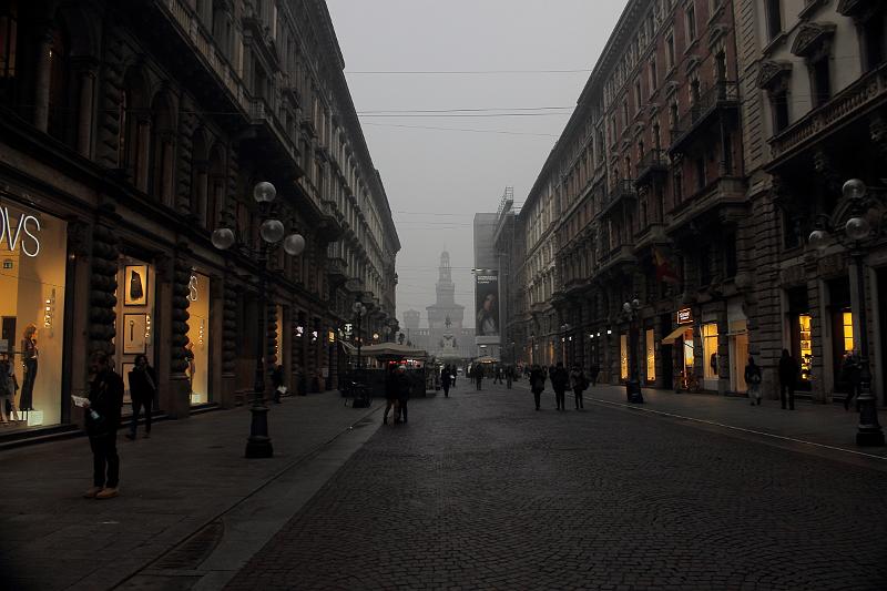 italy0084.JPG - Milano street