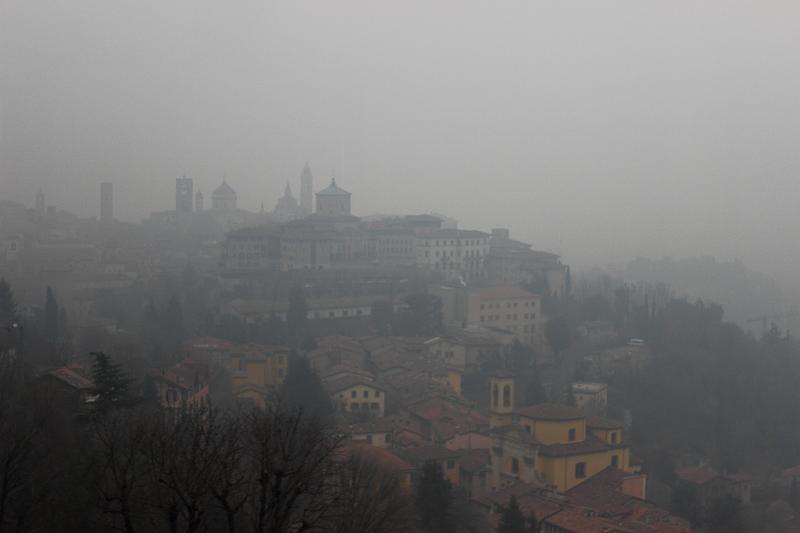 italy0103.JPG - View of Bergamo