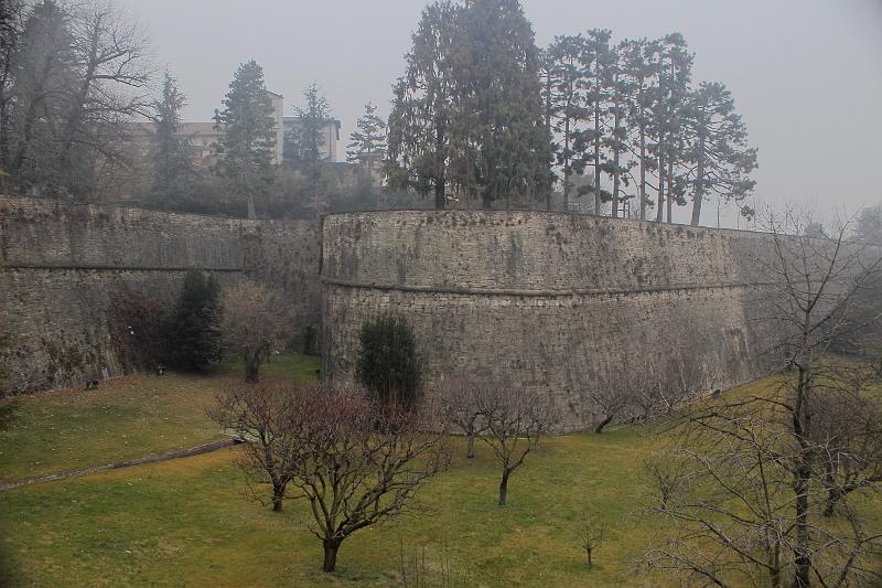 italy0114.JPG - Walls in Bergamo