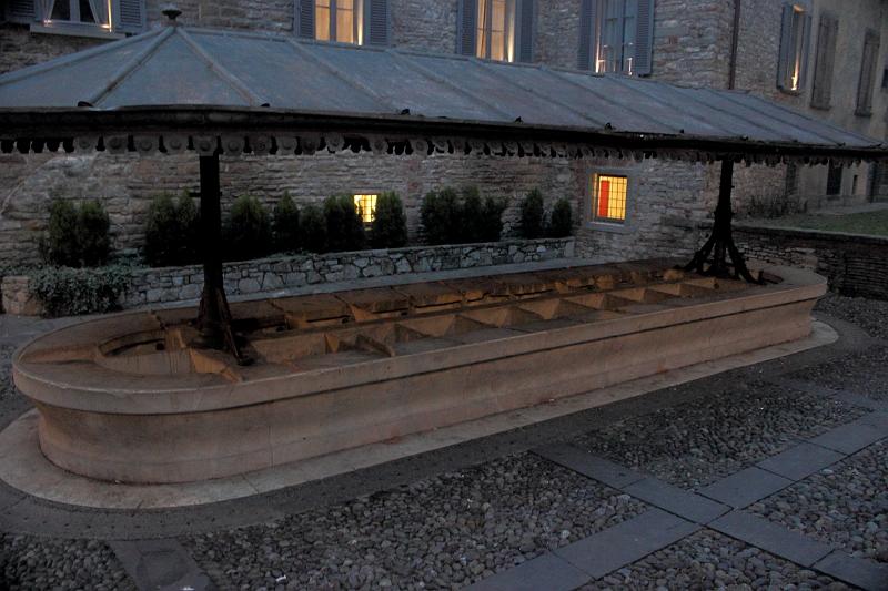 italy0141.JPG - Lavatoio di Citta Alta in Bergamo