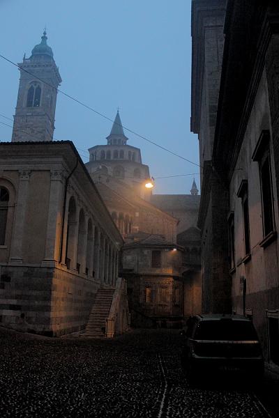 italy0143.JPG - Old Bergamo city at night