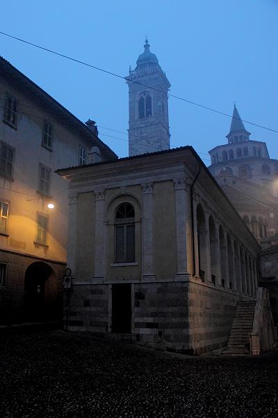 italy0144.JPG - Old Bergamo city at night