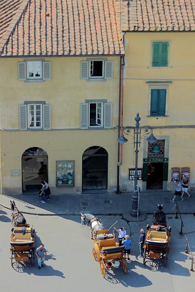 italy0298.JPG - A square near to Leaning Tower