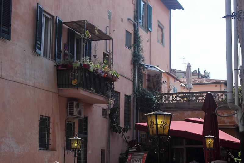 italy0319.JPG - Houses in Pisa