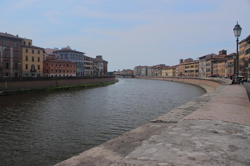 italy0329.JPG - Arno river bank in Pisa