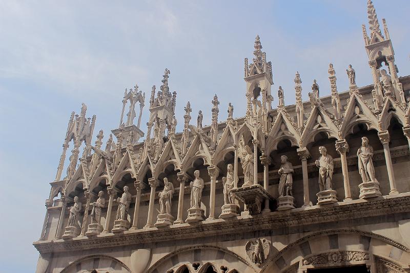italy0334.JPG - Elements of the Church of Santa Maria della Spina 