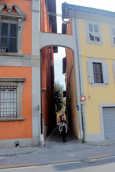 italy0336.JPG - A street in Pisa near the Church of Santa Maria della Spina  