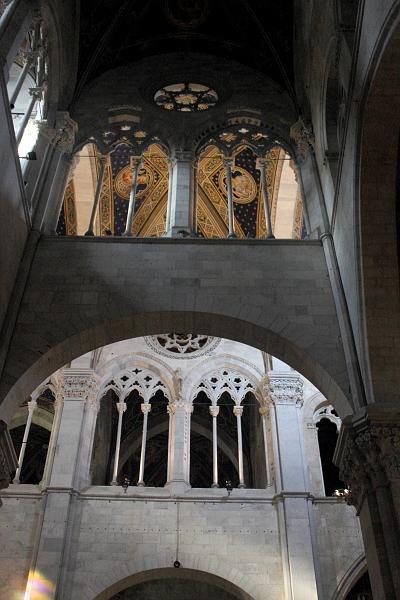italy0340.JPG - Inside the St. Martin's Cathedral