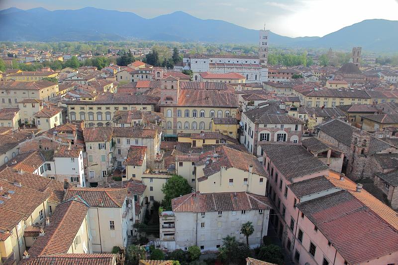 italy0355.JPG - View on Lucca from the Guinigi Tower