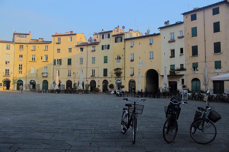 italy0365.JPG -  Lucca's Oval Square