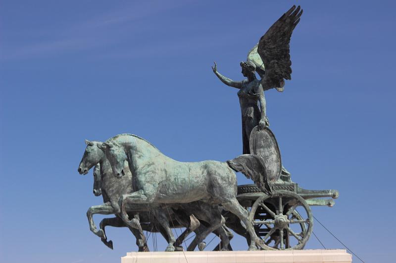 italy0170.JPG - Four Horse Chariot At The Monument Of Victor Emmanuel II 