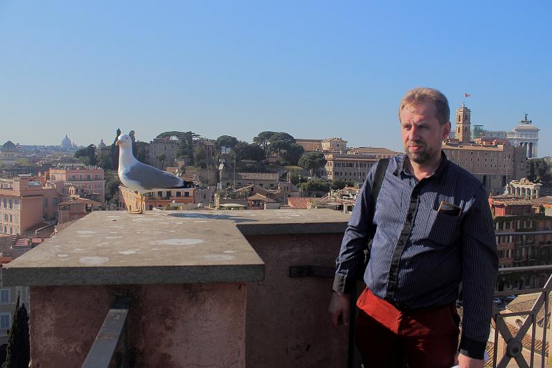 italy0190.JPG - In the Roman Forum Park 