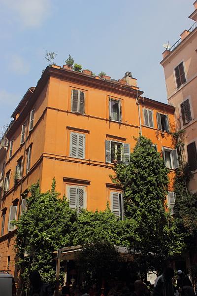 italy0379.JPG - A street in Rome
