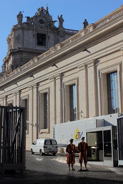 italy0410.JPG - Swiss Guards; Vatican City