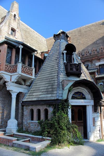 italy0439.JPG - Villa Torlonia: The Owl House