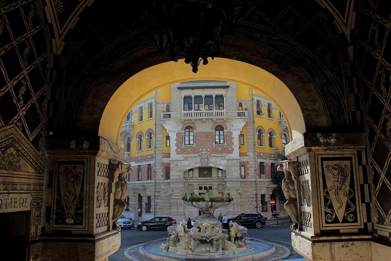 italy0442.JPG - Quartiere Coppede