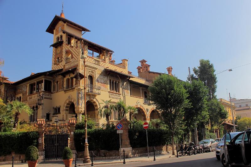 italy0444.JPG - Quartiere Coppede