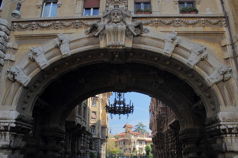 italy0448.JPG - Quartiere Coppede