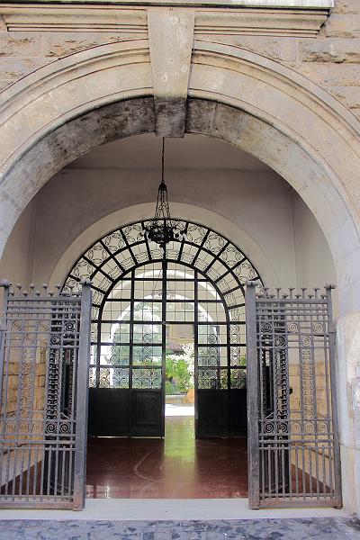 italy0459.JPG - An entrance to a house