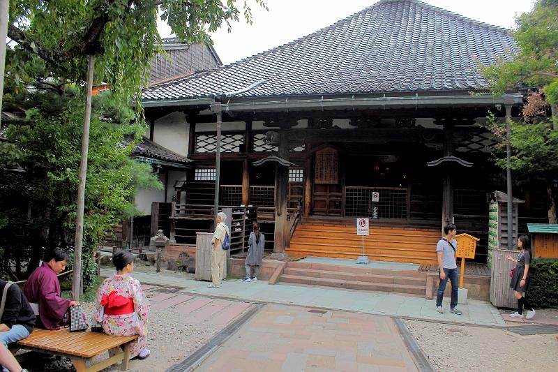 japan0507.JPG - Ninja-deru Temple