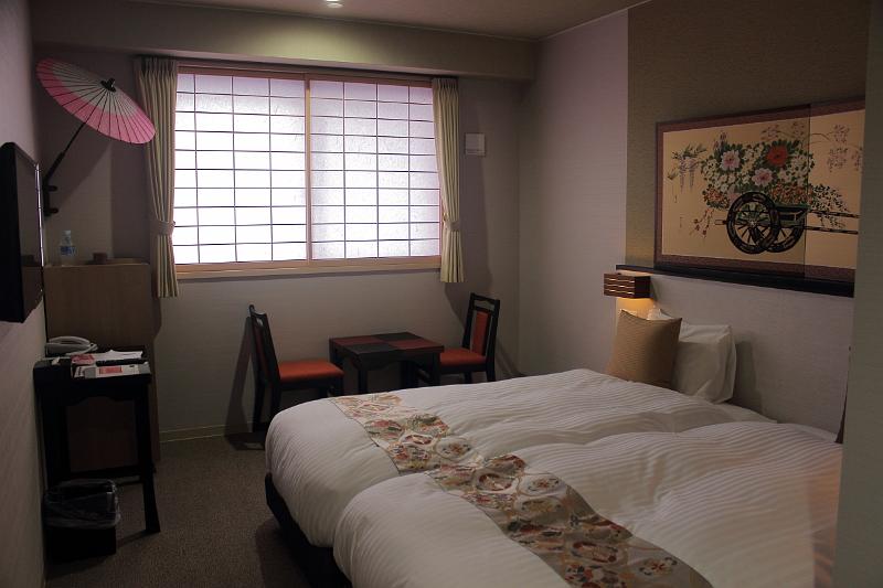 japan0006.JPG - In the hotel