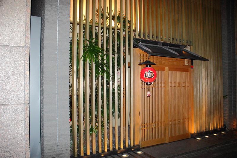 japan0046.JPG - On the way to Kinkaku-ji 