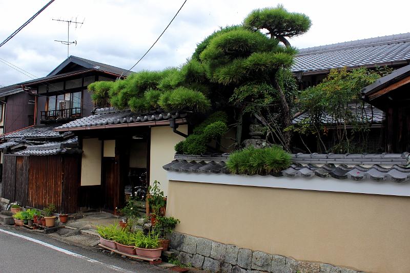 japan0146.JPG - An old street on the way from the Philosopher's Walk to Eikando Zenrinji Temple