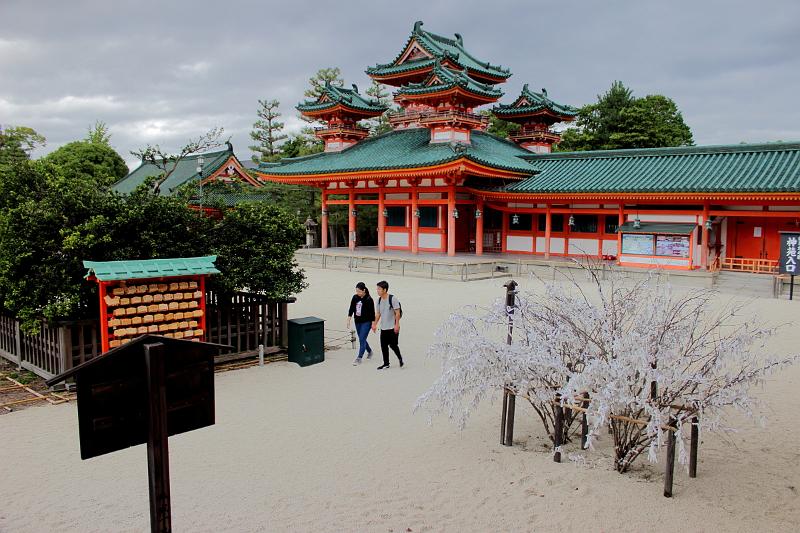 japan0203.JPG - Heian Jingu Shrine