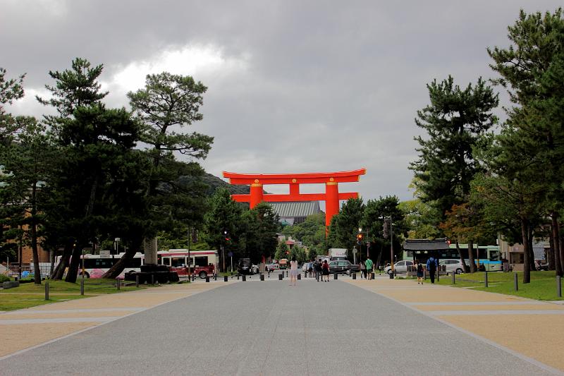 japan0204.JPG - Heian Shrine Big Red Gate